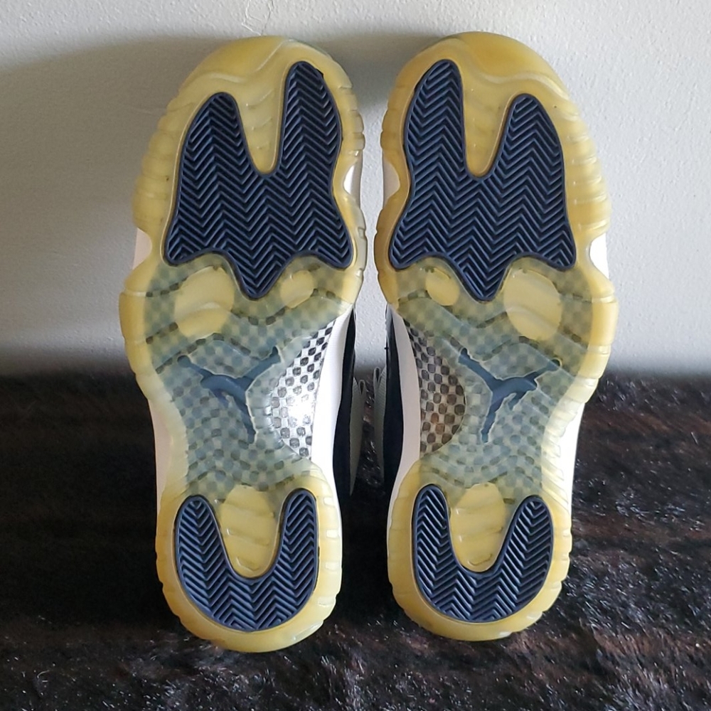 Air Jordan 11 Retro Low George Town Size 9 - Picture 3 of 11